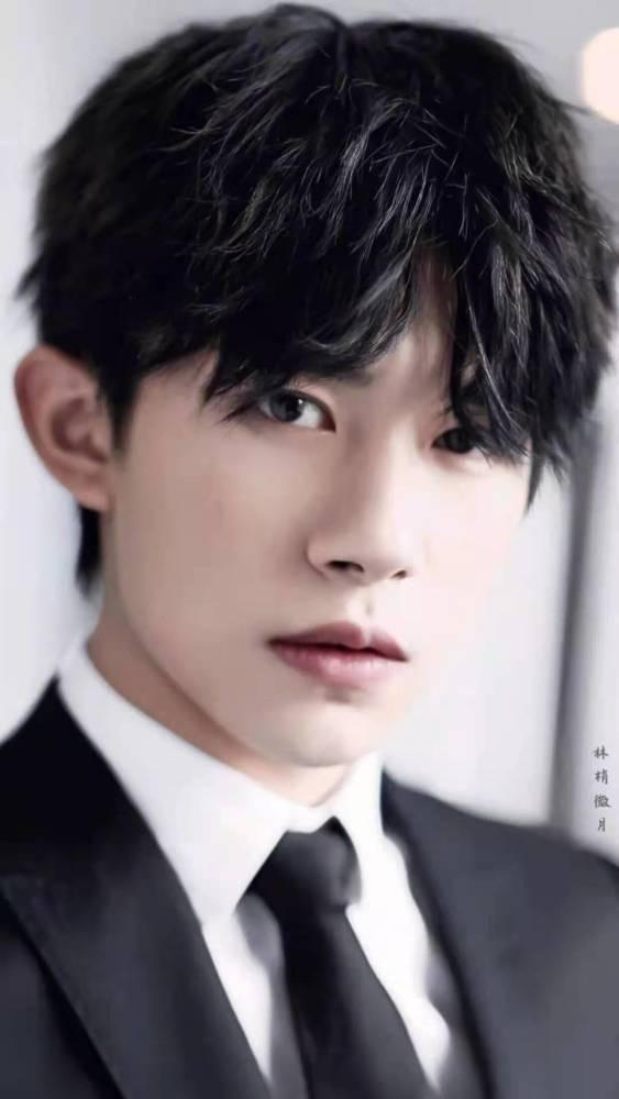 娱乐吃瓜君贺峻霖